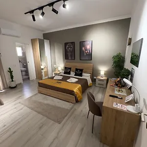 La Via Di Mezzo Apartamento